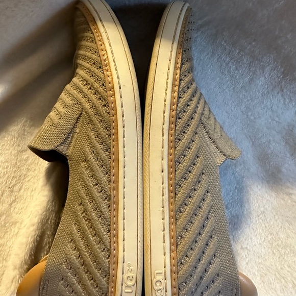 GUC Ugg Slip Ons. Size 9.5 Women’s. - Picture 8 of 11